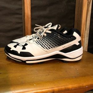 Under Armour Cleats Women’s 8 - Black and White